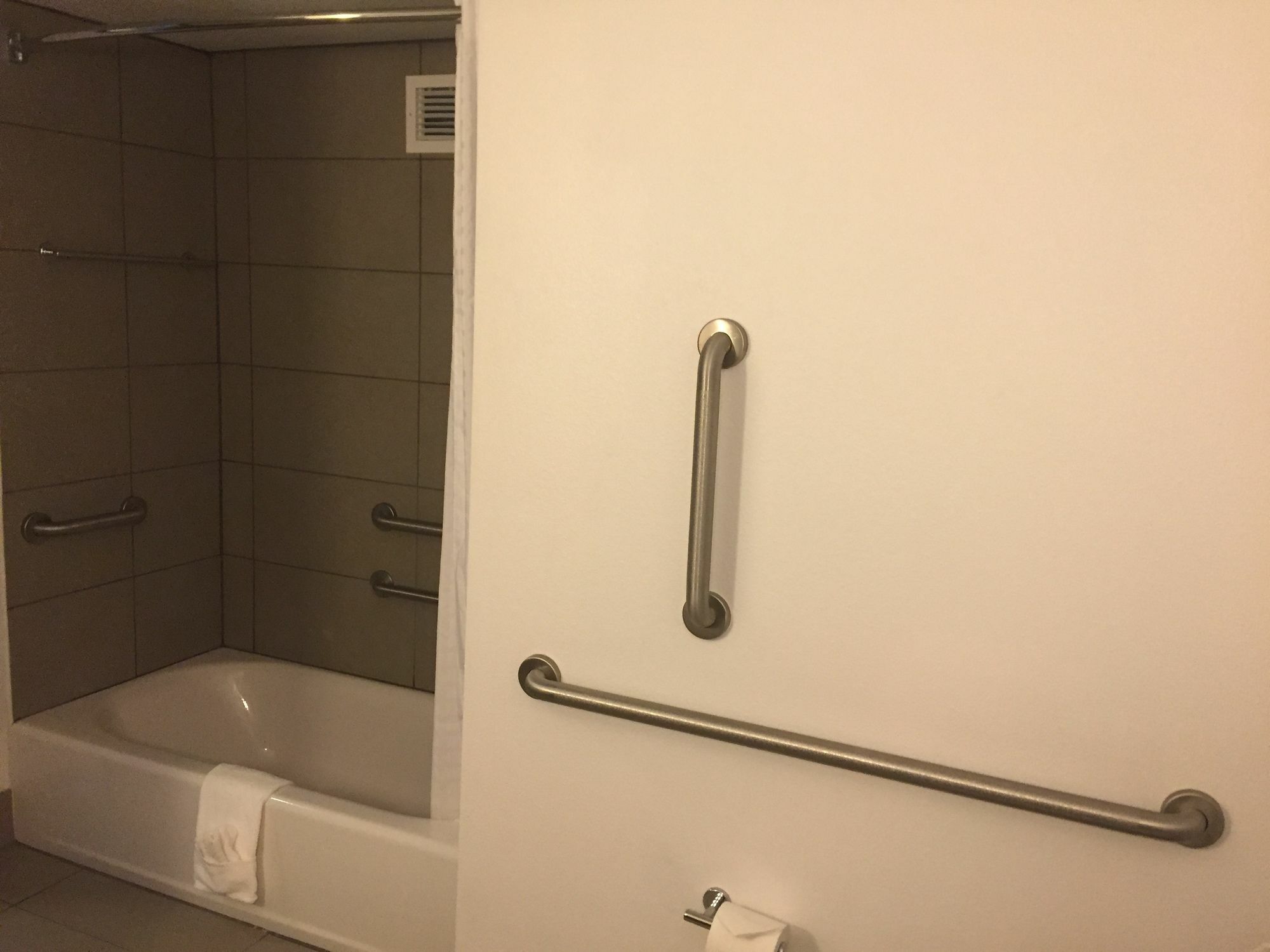Country & By Radisson, Southeast 3*
